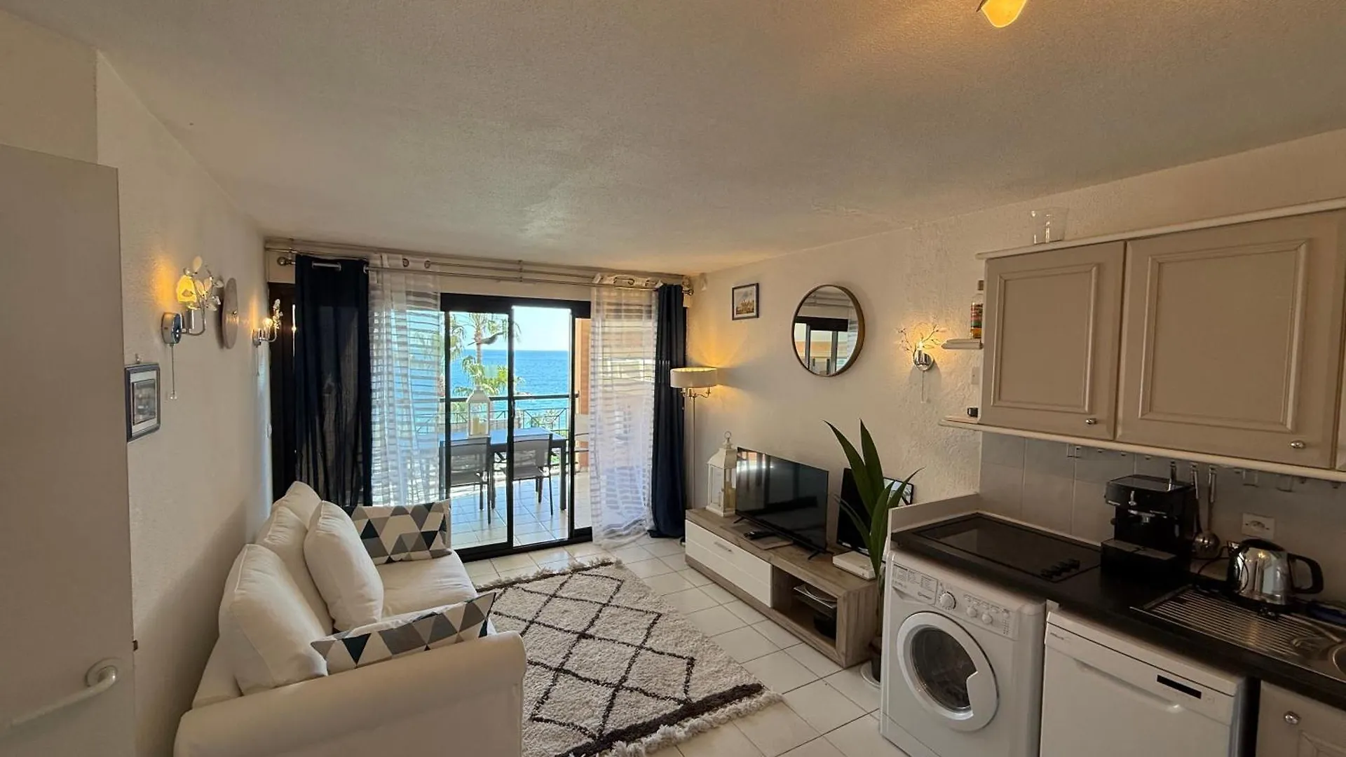 Appartement A 2 Minutes De La Plage Vue Mer Et Piscine Cannes Frankrijk