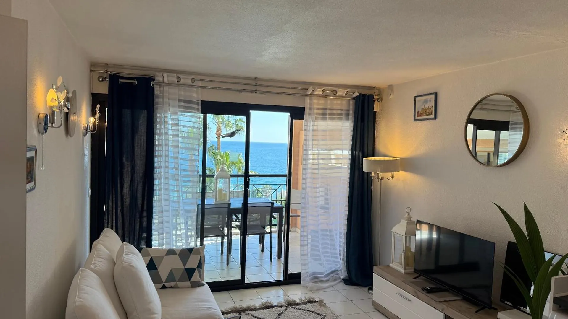 Appartement A 2 Minutes De La Plage Vue Mer Et Piscine Cannes